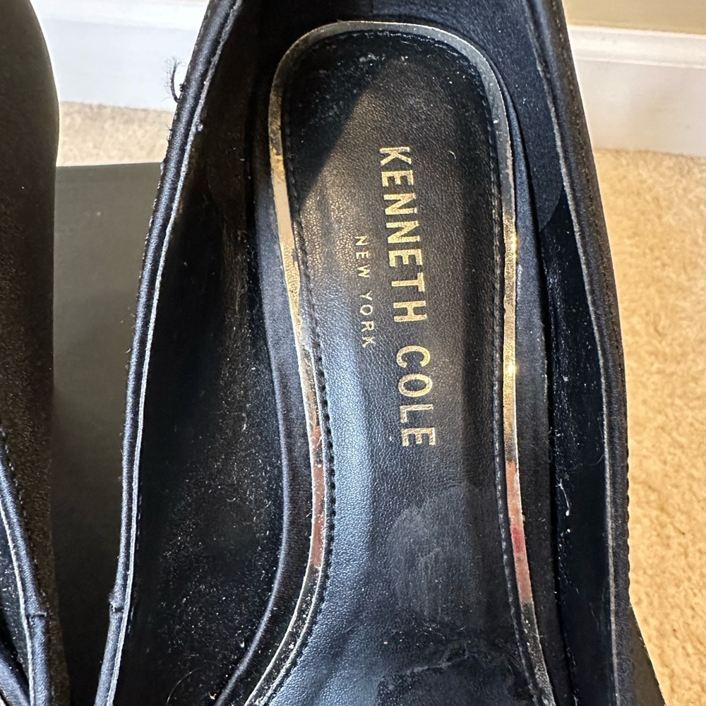 KENNETH COLE Romi Stardust Pointed Toe Pump - Picture 7 of 8